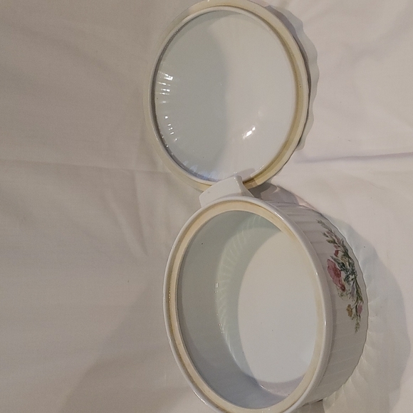 Vintage Heritage Porcelain Ovenware Casserole Dish - Picture 3 of 4